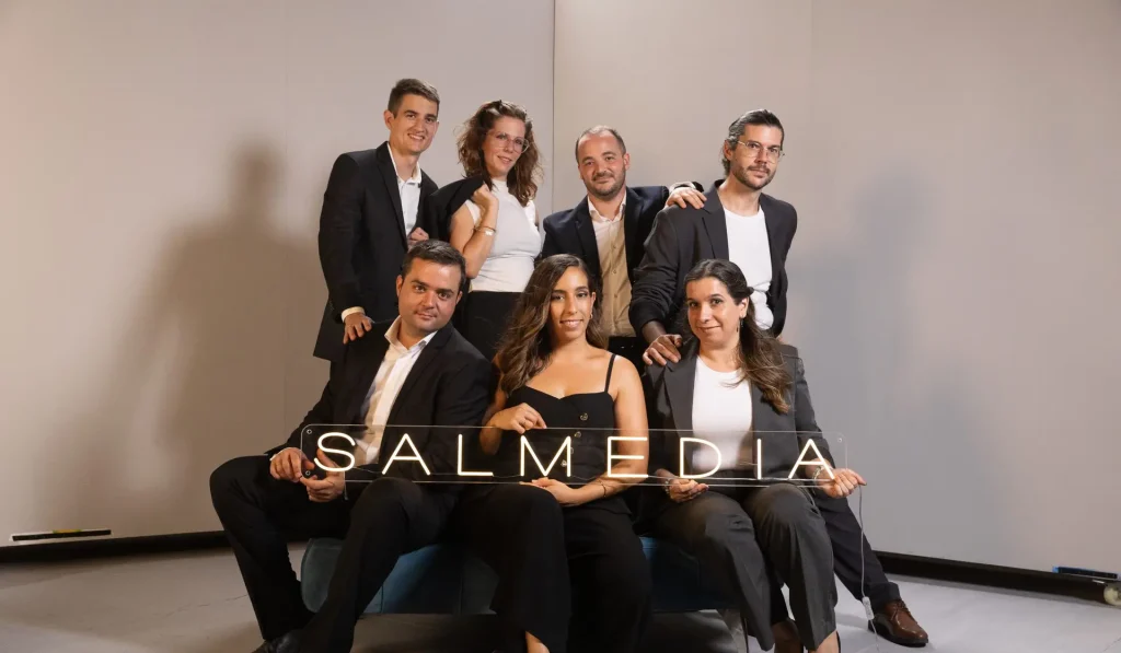 Equipo de Salmedia posando juntos