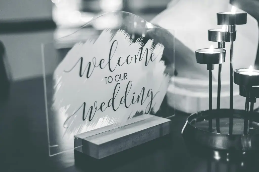 Cartel de bienvenida de boda con texto "Welcome to our Wedding"